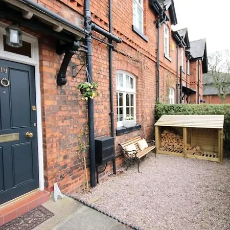 Central Knutsford Exterior photo